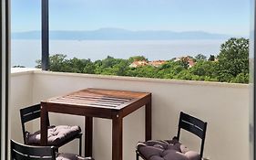 Lovely Apartment In Njivice With Wifi